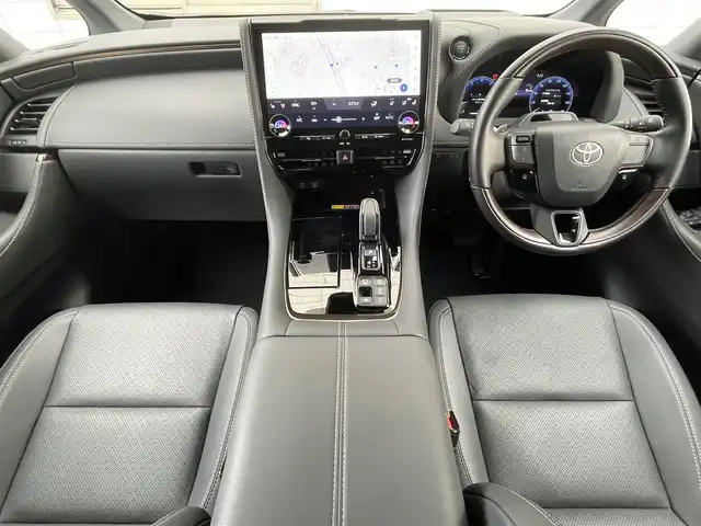 トヨタ ヴェルファイア Z プレミア 福岡県 2024(令6)年 1万km プラチナホワイトパールマイカ ワンオーナー/ムーンルーフ/純正13.2型後席モニター【V13T-R72F】/純正14型ディスプレイオーディオ/　(Bluetooth/ナビ・TVキット)/パノラミックビューモニター/バックカメラ/ユニバーサルステップ(両側)/デジタルインナーミラー/トヨタセーフティセンス/・アドバンストパーク/・レーダークルーズコントロール/・プリクラッシュセーフティ/・レーンディパーチャーアラート/・レーンチェンジアシスト/・ロードサインアシスト/・プロアクティブドライビングアシスト/・フロント、リヤクロストラフィックアラート/・オートマッチックハイビーム/ブラインドスポットモニター/安心降車アシスト/周辺車両、後方車両接近告知/パーキングサポートブレーキ/クリアランスソナー/リヤカメラディテクション/純正19インチAW/両側パワースライドドア/パワーバックドア/ヘッドアップディスプレイ/パドルシフト/黒色レザーシート/パワーシート/シートヒーター/ベンチレーション/(D席N席2列目)/D席シートメモリー/置くだけ充電/ビルトインETC2.0/USBタイプC端子/100V電源/スペアキー×1