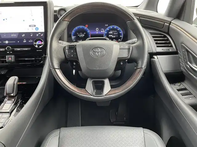 トヨタ ヴェルファイア Z プレミア 福岡県 2024(令6)年 1万km プラチナホワイトパールマイカ ワンオーナー/ムーンルーフ/純正13.2型後席モニター【V13T-R72F】/純正14型ディスプレイオーディオ/　(Bluetooth/ナビ・TVキット)/パノラミックビューモニター/バックカメラ/ユニバーサルステップ(両側)/デジタルインナーミラー/トヨタセーフティセンス/・アドバンストパーク/・レーダークルーズコントロール/・プリクラッシュセーフティ/・レーンディパーチャーアラート/・レーンチェンジアシスト/・ロードサインアシスト/・プロアクティブドライビングアシスト/・フロント、リヤクロストラフィックアラート/・オートマッチックハイビーム/ブラインドスポットモニター/安心降車アシスト/周辺車両、後方車両接近告知/パーキングサポートブレーキ/クリアランスソナー/リヤカメラディテクション/純正19インチAW/両側パワースライドドア/パワーバックドア/ヘッドアップディスプレイ/パドルシフト/黒色レザーシート/パワーシート/シートヒーター/ベンチレーション/(D席N席2列目)/D席シートメモリー/置くだけ充電/ビルトインETC2.0/USBタイプC端子/100V電源/スペアキー×1