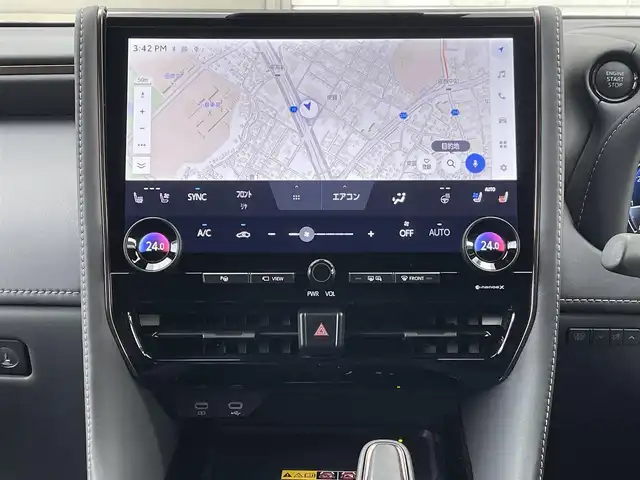 トヨタ ヴェルファイア Z プレミア 福岡県 2024(令6)年 1万km プラチナホワイトパールマイカ ワンオーナー/ムーンルーフ/純正13.2型後席モニター【V13T-R72F】/純正14型ディスプレイオーディオ/　(Bluetooth/ナビ・TVキット)/パノラミックビューモニター/バックカメラ/ユニバーサルステップ(両側)/デジタルインナーミラー/トヨタセーフティセンス/・アドバンストパーク/・レーダークルーズコントロール/・プリクラッシュセーフティ/・レーンディパーチャーアラート/・レーンチェンジアシスト/・ロードサインアシスト/・プロアクティブドライビングアシスト/・フロント、リヤクロストラフィックアラート/・オートマッチックハイビーム/ブラインドスポットモニター/安心降車アシスト/周辺車両、後方車両接近告知/パーキングサポートブレーキ/クリアランスソナー/リヤカメラディテクション/純正19インチAW/両側パワースライドドア/パワーバックドア/ヘッドアップディスプレイ/パドルシフト/黒色レザーシート/パワーシート/シートヒーター/ベンチレーション/(D席N席2列目)/D席シートメモリー/置くだけ充電/ビルトインETC2.0/USBタイプC端子/100V電源/スペアキー×1