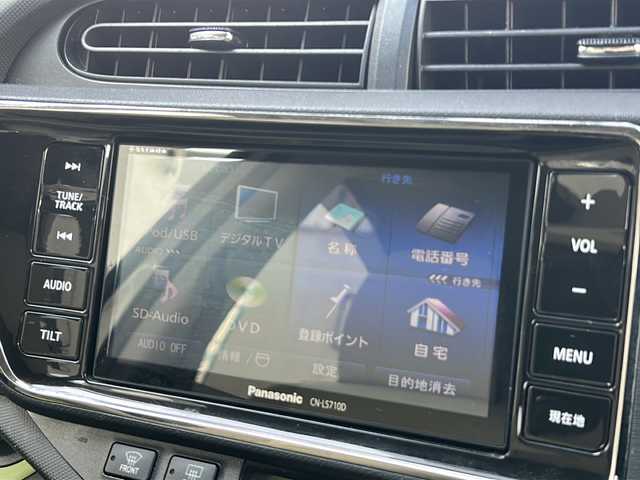 トヨタ アクア S 兵庫県 2013(平25)年 9.4万km ライムホワイトパールクリスタルシャイン 社外ナビ/CD/DVD/Bluetooth/フルセグTV/バックカメラ/OP/・スマートエントリーパッケージ/スマートエントリー/スタートシステムイモビライザー/オートライト/・ツーリングパッケージ/純正16インチAW/大型リアスポイラー/専用サスペンション/・LEDヘッドランプパッケージ/ブラック加飾付LEDヘッドランプ/ヘッドランプクリーナー/フロントフォグランプ/-/ETC/現状オールシーズンタイヤ装着/保証書/取説/スペアキー1本