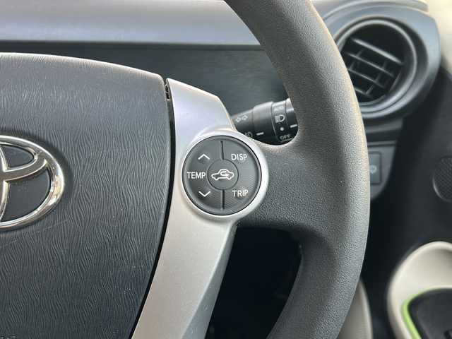 トヨタ アクア S 兵庫県 2013(平25)年 9.4万km ライムホワイトパールクリスタルシャイン 社外ナビ/CD/DVD/Bluetooth/フルセグTV/バックカメラ/OP/・スマートエントリーパッケージ/スマートエントリー/スタートシステムイモビライザー/オートライト/・ツーリングパッケージ/純正16インチAW/大型リアスポイラー/専用サスペンション/・LEDヘッドランプパッケージ/ブラック加飾付LEDヘッドランプ/ヘッドランプクリーナー/フロントフォグランプ/-/ETC/現状オールシーズンタイヤ装着/保証書/取説/スペアキー1本