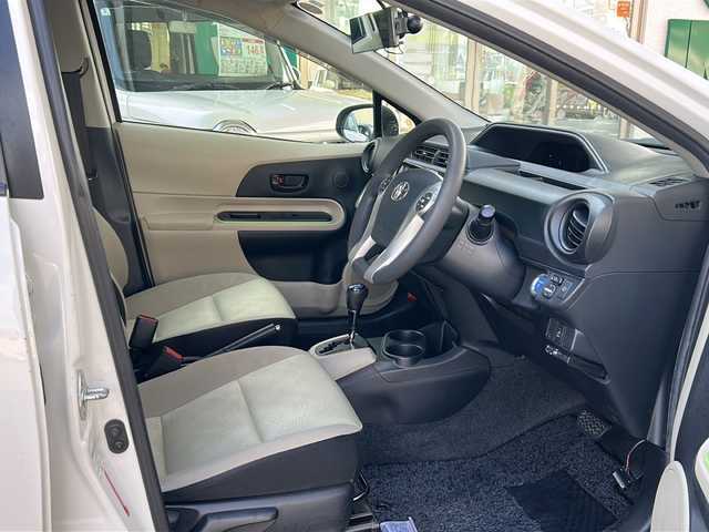 トヨタ アクア S 兵庫県 2013(平25)年 9.4万km ライムホワイトパールクリスタルシャイン 社外ナビ/CD/DVD/Bluetooth/フルセグTV/バックカメラ/OP/・スマートエントリーパッケージ/スマートエントリー/スタートシステムイモビライザー/オートライト/・ツーリングパッケージ/純正16インチAW/大型リアスポイラー/専用サスペンション/・LEDヘッドランプパッケージ/ブラック加飾付LEDヘッドランプ/ヘッドランプクリーナー/フロントフォグランプ/-/ETC/現状オールシーズンタイヤ装着/保証書/取説/スペアキー1本