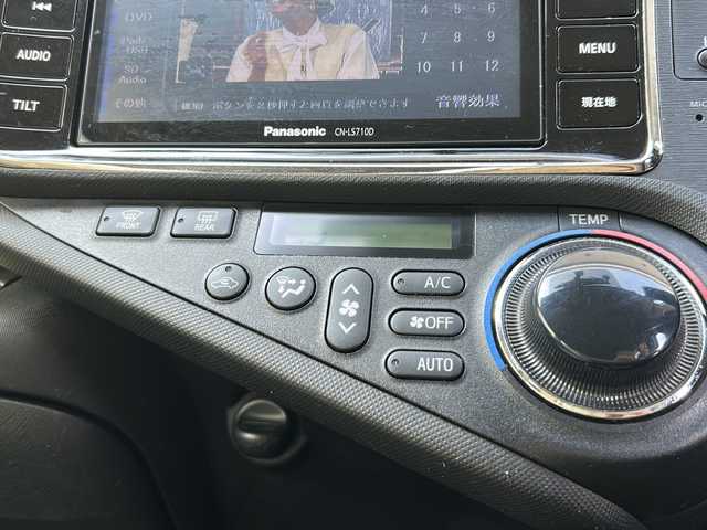 トヨタ アクア S 兵庫県 2013(平25)年 9.4万km ライムホワイトパールクリスタルシャイン 社外ナビ/CD/DVD/Bluetooth/フルセグTV/バックカメラ/OP/・スマートエントリーパッケージ/スマートエントリー/スタートシステムイモビライザー/オートライト/・ツーリングパッケージ/純正16インチAW/大型リアスポイラー/専用サスペンション/・LEDヘッドランプパッケージ/ブラック加飾付LEDヘッドランプ/ヘッドランプクリーナー/フロントフォグランプ/-/ETC/現状オールシーズンタイヤ装着/保証書/取説/スペアキー1本