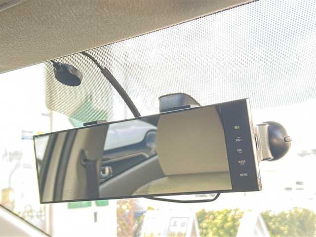 トヨタ アクア S 兵庫県 2013(平25)年 9.4万km ライムホワイトパールクリスタルシャイン 社外ナビ/CD/DVD/Bluetooth/フルセグTV/バックカメラ/OP/・スマートエントリーパッケージ/スマートエントリー/スタートシステムイモビライザー/オートライト/・ツーリングパッケージ/純正16インチAW/大型リアスポイラー/専用サスペンション/・LEDヘッドランプパッケージ/ブラック加飾付LEDヘッドランプ/ヘッドランプクリーナー/フロントフォグランプ/-/ETC/現状オールシーズンタイヤ装着/保証書/取説/スペアキー1本