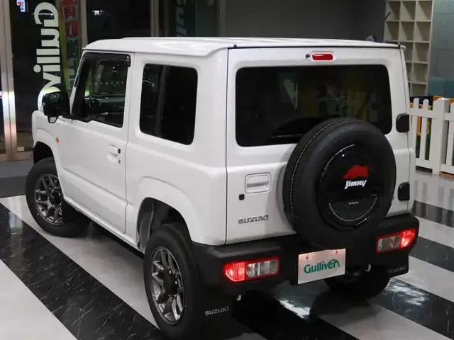 スズキ ジムニー XC 千葉県 2025(令7)年 0.1千km 白 届出済未使用車/マッドフラップ（ディーラーOP）/スペアタイヤハーフカバーデカール（ディーラーOP）/フロントグリル（ディーラーOP純正グリルあり）/純正フロアマット/スズキセーフティーサポート/衝突軽減ブレーキ/車線逸脱警報/ヒルディセントコントロール/クルーズコントロール/アイドリングストップ/クリアランスソナー/シートヒーター/プッシュスタート/LEDヘッドライト/オートライト/スマートキー/電動格納ミラー/取扱説明書/保証書/スペアキー
