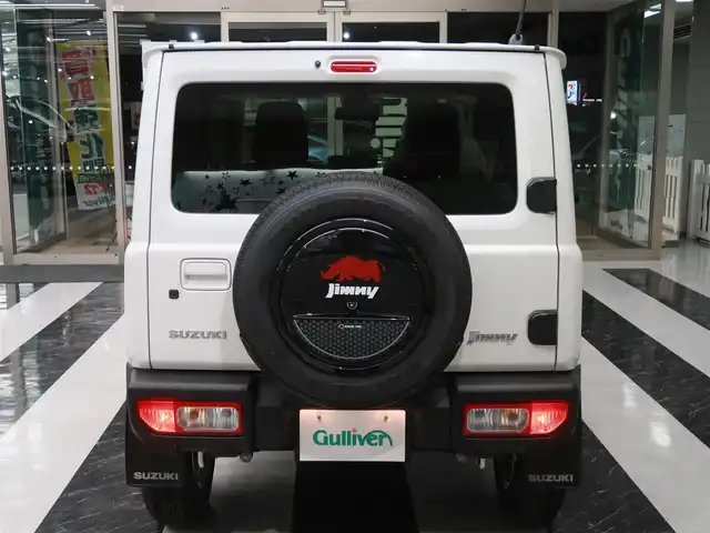 スズキ ジムニー XC 千葉県 2025(令7)年 0.1千km 白 届出済未使用車/マッドフラップ（ディーラーOP）/スペアタイヤハーフカバーデカール（ディーラーOP）/フロントグリル（ディーラーOP純正グリルあり）/純正フロアマット/スズキセーフティーサポート/衝突軽減ブレーキ/車線逸脱警報/ヒルディセントコントロール/クルーズコントロール/アイドリングストップ/クリアランスソナー/シートヒーター/プッシュスタート/LEDヘッドライト/オートライト/スマートキー/電動格納ミラー/取扱説明書/保証書/スペアキー