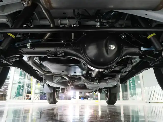 スズキ ジムニー XC 千葉県 2025(令7)年 0.1千km 白 届出済未使用車/マッドフラップ（ディーラーOP）/スペアタイヤハーフカバーデカール（ディーラーOP）/フロントグリル（ディーラーOP純正グリルあり）/純正フロアマット/スズキセーフティーサポート/衝突軽減ブレーキ/車線逸脱警報/ヒルディセントコントロール/クルーズコントロール/アイドリングストップ/クリアランスソナー/シートヒーター/プッシュスタート/LEDヘッドライト/オートライト/スマートキー/電動格納ミラー/取扱説明書/保証書/スペアキー