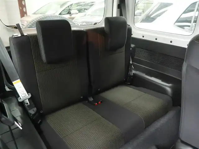 スズキ ジムニー XC 千葉県 2025(令7)年 0.1千km 白 届出済未使用車/マッドフラップ（ディーラーOP）/スペアタイヤハーフカバーデカール（ディーラーOP）/フロントグリル（ディーラーOP純正グリルあり）/純正フロアマット/スズキセーフティーサポート/衝突軽減ブレーキ/車線逸脱警報/ヒルディセントコントロール/クルーズコントロール/アイドリングストップ/クリアランスソナー/シートヒーター/プッシュスタート/LEDヘッドライト/オートライト/スマートキー/電動格納ミラー/取扱説明書/保証書/スペアキー