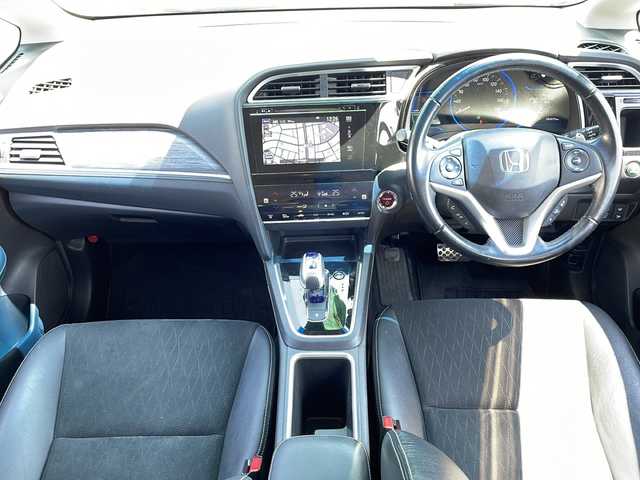 ホンダ シャトル ハイブリッド Z スタイルエディション 青森県 2016(平28)年 9.4万km ミッドナイトブルービームM 4WD/純正ナビ・フルセグTV/CD・DVD・Bluetooth/バックカメラ/合皮コンビシート/前席シートヒーター/あんしんパッケージ/衝突軽減ブレーキ/クルーズコントロール/パドルシフト/前方ドライブレコーダー/ビルトインETC/純正フロアマット/LEDヘッドライト/フォグランプ/純正16インチアルミ/スマートキー/プッシュスタート