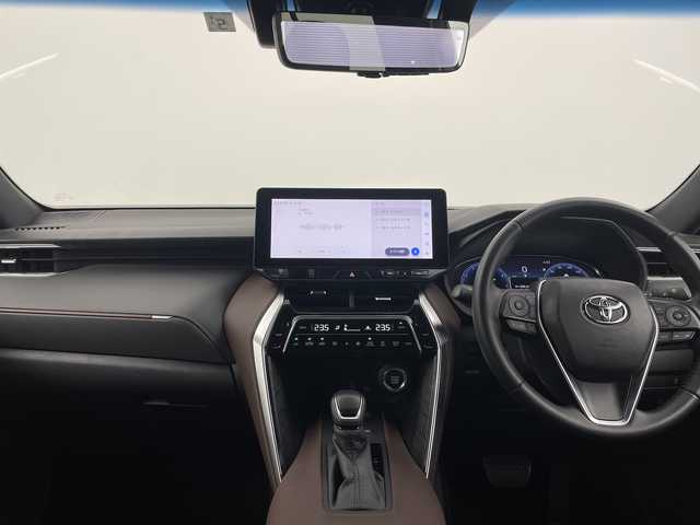 トヨタ ハリアー G 大分県 2023(令5)年 2.2万km プラチナホワイトパールマイカ ワンオーナー/4WD/パーキングサポートブレーキ（後方接近車両）/＋ブラインドスポットモニター[BSM]/Toyota Safety Sense/・プリクラッシュセーフティ/・レーントレーシングアシスト[LTA]/・レーダークルーズコントロール（全車速追従機能付）/・アダプティブハイビームシステム［AHS］ /・ロードサインアシスト[RSA]/12.3インチHDディスプレイ/・ AM/FM、TV（フルセグ）、BT対応/・USB入力（動画・音楽再生/給電）/【スマートフォン連携】/・Apple CarPlay、Android Auto/ステアリングスイッチ/バックカメラ/ビルトインETC2.0/ハーフレザーシート/・運転席パワーシート/パワーバックドア/横滑り防止装置/電動格納ミラー/オートライト/LEDヘッドライト/LEDフォグ/クリアランスソナー/純正18インチアルミホイール/保証書、取説