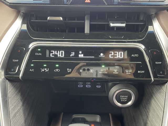 トヨタ ハリアー G 大分県 2023(令5)年 2.2万km プラチナホワイトパールマイカ ワンオーナー/4WD/パーキングサポートブレーキ（後方接近車両）/＋ブラインドスポットモニター[BSM]/Toyota Safety Sense/・プリクラッシュセーフティ/・レーントレーシングアシスト[LTA]/・レーダークルーズコントロール（全車速追従機能付）/・アダプティブハイビームシステム［AHS］ /・ロードサインアシスト[RSA]/12.3インチHDディスプレイ/・ AM/FM、TV（フルセグ）、BT対応/・USB入力（動画・音楽再生/給電）/【スマートフォン連携】/・Apple CarPlay、Android Auto/ステアリングスイッチ/バックカメラ/ビルトインETC2.0/ハーフレザーシート/・運転席パワーシート/パワーバックドア/横滑り防止装置/電動格納ミラー/オートライト/LEDヘッドライト/LEDフォグ/クリアランスソナー/純正18インチアルミホイール/保証書、取説