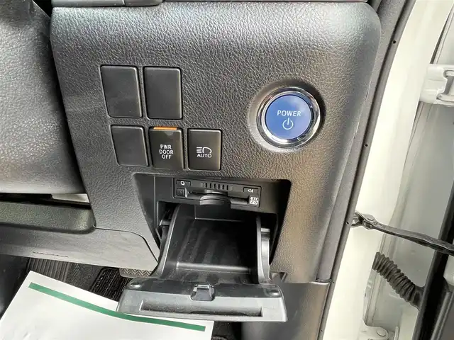 トヨタ アルファードハイブリット S タイプゴールド 宮崎県 2021(令3)年 5万km ホワイトパールクリスタルシャイン 純正ナビ/メモリナビ/ワンオーナー/バックカメラ/フリップダウンモニター/オットマン/クルーズコントロール/プッシュスタート/両側パワースライドドア/ETC/ブラインドスポットモニター/パーキングサポートブレーキ/デジタルインナーミラー/純正17インチアルミ