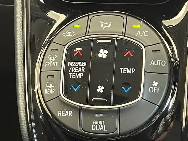 トヨタ ヴォクシー ZS 煌Ⅱ 岩手県 2017(平29)年 8万km ブラッキッシュアゲハガラスフレーク 4WD/ロールサンシェード/後席モニター/衝突被害軽減システム/両側パワースライドドア/MTモード付きAT/寒冷地仕様/アイドリングストップ/横滑り防止装置/ETC/バックカメラ/フルセグTV/レーンアシスト/純正LEDヘッドライト/社外ナビ/社外マット/オートライト/オートマチックハイビーム/エンジンスターター