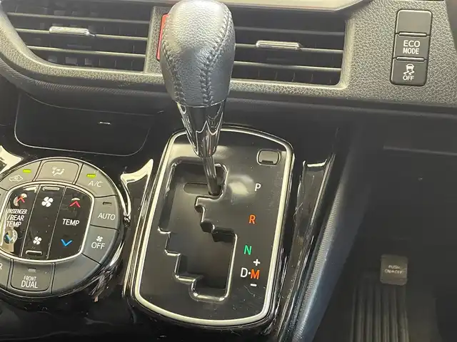 トヨタ ヴォクシー ZS 煌Ⅱ 岩手県 2017(平29)年 8万km ブラッキッシュアゲハガラスフレーク 4WD/ロールサンシェード/後席モニター/衝突被害軽減システム/両側パワースライドドア/MTモード付きAT/寒冷地仕様/アイドリングストップ/横滑り防止装置/ETC/バックカメラ/フルセグTV/レーンアシスト/純正LEDヘッドライト/社外ナビ/社外マット/オートライト/オートマチックハイビーム/エンジンスターター