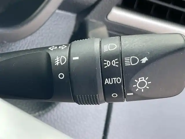 ダイハツ トール カスタムG SAⅡ 岡山県 2018(平30)年 11.9万km マゼンタベリーマイカM 登録時走行距離118179km/ワンオーナー/禁煙車/純正SDナビ(NSZN-W68D)/　【CD/DVD/Bluetooth/フルセグTV/】/全方位カメラ/クルーズコントロール/衝突被害軽減システム/横滑防止装置/盗難防止装置/両側パワースライドドア/ETC/ドライブレコーダー/革巻きステアリング/ステアリングスイッチ/ステアリング/オートリトラミラー/ウィンカーミラー/オートライト/LEDヘッドライト/フォグライト/プッシュスタート/スマートキー/アイドリングストップ/純正アルミホイール 14インチ/ドアバイザー/ロールサンシェード/ISOFIX/純正フロアマット/リアプライバシーガラス/新車時整備手帳（保証書）/取扱説明書/ナビ取扱説明書/記録簿有