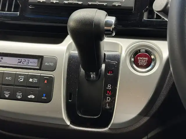 ホンダ Ｎ ＷＧＮ カスタム G Aパッケージ 三重県 2015(平27)年 7.9万km プレミアムホワイトパール ガソリン/FF/インパネCVT/純正 7インチナビ VXM-155VSi/（FM/AM/CD/DVD/USB/iPod/SD/Bluetooth/地デジTV/VTR/AUX）/バックカメラ/ETC/安全/・CTBA: シティブレーキアクティブシステム（低速域衝突軽減ブレーキ）/・VSA（ABS・トラクションコントロール・横すべり抑制）/・SRS サイド＆カーテンエアバッグ/装備/・ハーフレザーシート/・クルーズコントロール/・オートエアコン/・オートライト/・ディスチャージヘッドライト（HID）/・フロントフォグランプ/・ステアリングスイッチ/・後席シートベルトインジケータ/・プッシュスタート/・スマートキーx2/・純正14inAW/・保/取/ナビ取/など