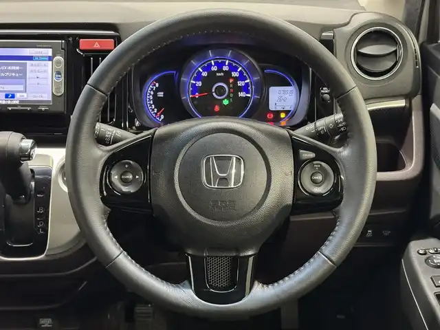 ホンダ Ｎ ＷＧＮ カスタム G Aパッケージ 三重県 2015(平27)年 7.9万km プレミアムホワイトパール ガソリン/FF/インパネCVT/純正 7インチナビ VXM-155VSi/（FM/AM/CD/DVD/USB/iPod/SD/Bluetooth/地デジTV/VTR/AUX）/バックカメラ/ETC/安全/・CTBA: シティブレーキアクティブシステム（低速域衝突軽減ブレーキ）/・VSA（ABS・トラクションコントロール・横すべり抑制）/・SRS サイド＆カーテンエアバッグ/装備/・ハーフレザーシート/・クルーズコントロール/・オートエアコン/・オートライト/・ディスチャージヘッドライト（HID）/・フロントフォグランプ/・ステアリングスイッチ/・後席シートベルトインジケータ/・プッシュスタート/・スマートキーx2/・純正14inAW/・保/取/ナビ取/など