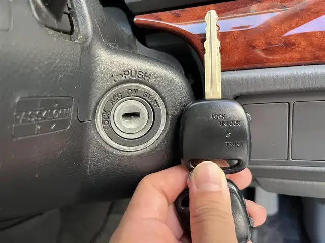 トヨタ アリオン A18 Sパッケージ 高知県 2005(平17)年 9.1万km シルバーM 純正ナビワイルドマルチAVステーション/ドライブレコーダー/ETC/リモコンキー/バックカメラ/スペアキー/リモコンキー/純正フロアマット/純正15インチアルミホイール/オートライト/キセノンヘッドライト/運転席＋助手席エアバッグ/AM/FM/本革巻きステアリング