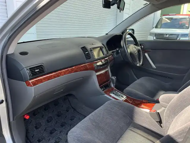 トヨタ アリオン A18 Sパッケージ 高知県 2005(平17)年 9.1万km シルバーM 純正ナビワイルドマルチAVステーション/ドライブレコーダー/ETC/リモコンキー/バックカメラ/スペアキー/リモコンキー/純正フロアマット/純正15インチアルミホイール/オートライト/キセノンヘッドライト/運転席＋助手席エアバッグ/AM/FM/本革巻きステアリング