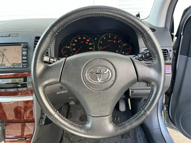 トヨタ アリオン A18 Sパッケージ 高知県 2005(平17)年 9.1万km シルバーM 純正ナビワイルドマルチAVステーション/ドライブレコーダー/ETC/リモコンキー/バックカメラ/スペアキー/リモコンキー/純正フロアマット/純正15インチアルミホイール/オートライト/キセノンヘッドライト/運転席＋助手席エアバッグ/AM/FM/本革巻きステアリング