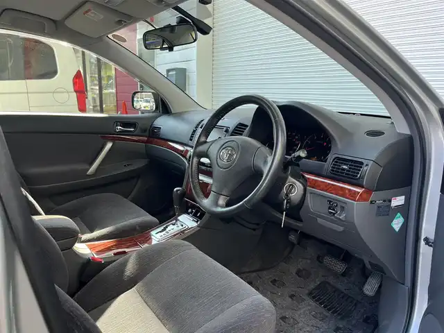 トヨタ アリオン A18 Sパッケージ 高知県 2005(平17)年 9.1万km シルバーM 純正ナビワイルドマルチAVステーション/ドライブレコーダー/ETC/リモコンキー/バックカメラ/スペアキー/リモコンキー/純正フロアマット/純正15インチアルミホイール/オートライト/キセノンヘッドライト/運転席＋助手席エアバッグ/AM/FM/本革巻きステアリング