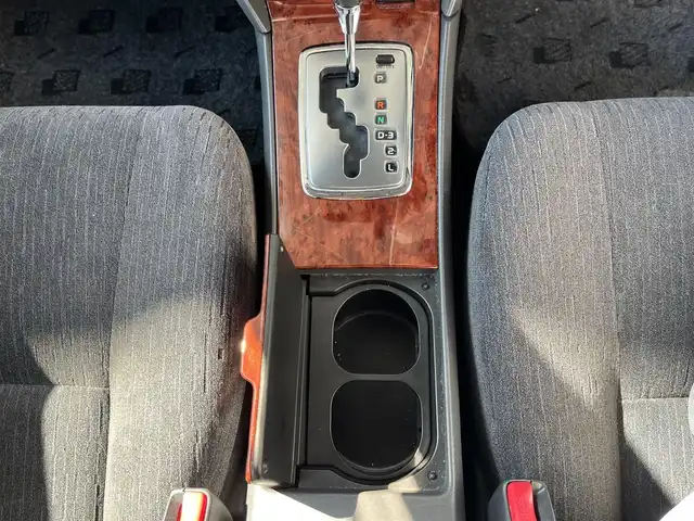 トヨタ アリオン A18 Sパッケージ 高知県 2005(平17)年 9.1万km シルバーM 純正ナビワイルドマルチAVステーション/ドライブレコーダー/ETC/リモコンキー/バックカメラ/スペアキー/リモコンキー/純正フロアマット/純正15インチアルミホイール/オートライト/キセノンヘッドライト/運転席＋助手席エアバッグ/AM/FM/本革巻きステアリング