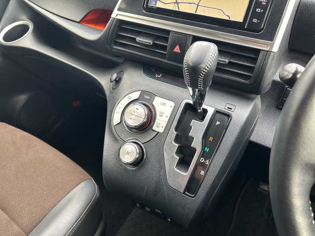 トヨタ シエンタ G クエロ 福岡県 2022(令4)年 5.6万km ホワイトパールクリスタルシャイン 純正7型ナビ　NSZT-W68T/【AM/FM/CD/DVD/フルセグTV/BT/HDMI】/純正12.1型後席モニター　V12T-R68C/ワンオーナー/アラウンドビューモニター/前後ドライブレコーダー/ETC/衝突被害軽減システム/レーンキープアシスト/前後コーナーセンサー/両側パワースライドドア/前席シートヒーター/ステアリングヒーター/ステアリングスイッチ/電動格納ミラー/LEDヘッドライト/フォグランプ/純正フロアマット/純正ドアバイザー