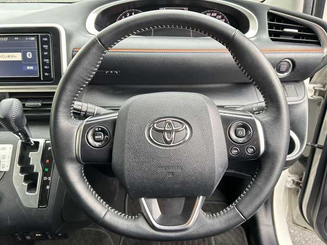 トヨタ シエンタ G クエロ 福岡県 2022(令4)年 5.6万km ホワイトパールクリスタルシャイン 純正7型ナビ　NSZT-W68T/【AM/FM/CD/DVD/フルセグTV/BT/HDMI】/純正12.1型後席モニター　V12T-R68C/ワンオーナー/アラウンドビューモニター/前後ドライブレコーダー/ETC/衝突被害軽減システム/レーンキープアシスト/前後コーナーセンサー/両側パワースライドドア/前席シートヒーター/ステアリングヒーター/ステアリングスイッチ/電動格納ミラー/LEDヘッドライト/フォグランプ/純正フロアマット/純正ドアバイザー