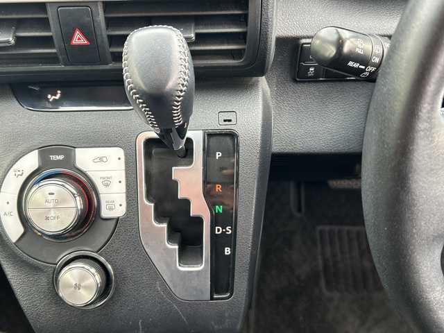 トヨタ シエンタ G クエロ 福岡県 2022(令4)年 5.6万km ホワイトパールクリスタルシャイン 純正7型ナビ　NSZT-W68T/【AM/FM/CD/DVD/フルセグTV/BT/HDMI】/純正12.1型後席モニター　V12T-R68C/ワンオーナー/アラウンドビューモニター/前後ドライブレコーダー/ETC/衝突被害軽減システム/レーンキープアシスト/前後コーナーセンサー/両側パワースライドドア/前席シートヒーター/ステアリングヒーター/ステアリングスイッチ/電動格納ミラー/LEDヘッドライト/フォグランプ/純正フロアマット/純正ドアバイザー