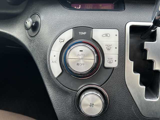 トヨタ シエンタ G クエロ 福岡県 2022(令4)年 5.6万km ホワイトパールクリスタルシャイン 純正7型ナビ　NSZT-W68T/【AM/FM/CD/DVD/フルセグTV/BT/HDMI】/純正12.1型後席モニター　V12T-R68C/ワンオーナー/アラウンドビューモニター/前後ドライブレコーダー/ETC/衝突被害軽減システム/レーンキープアシスト/前後コーナーセンサー/両側パワースライドドア/前席シートヒーター/ステアリングヒーター/ステアリングスイッチ/電動格納ミラー/LEDヘッドライト/フォグランプ/純正フロアマット/純正ドアバイザー