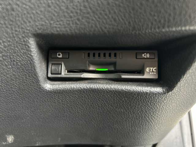 トヨタ シエンタ G クエロ 福岡県 2022(令4)年 5.6万km ホワイトパールクリスタルシャイン 純正7型ナビ　NSZT-W68T/【AM/FM/CD/DVD/フルセグTV/BT/HDMI】/純正12.1型後席モニター　V12T-R68C/ワンオーナー/アラウンドビューモニター/前後ドライブレコーダー/ETC/衝突被害軽減システム/レーンキープアシスト/前後コーナーセンサー/両側パワースライドドア/前席シートヒーター/ステアリングヒーター/ステアリングスイッチ/電動格納ミラー/LEDヘッドライト/フォグランプ/純正フロアマット/純正ドアバイザー