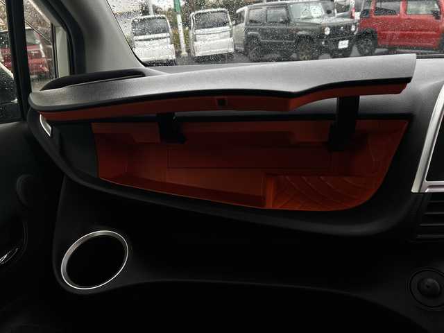 トヨタ シエンタ G クエロ 福岡県 2022(令4)年 5.6万km ホワイトパールクリスタルシャイン 純正7型ナビ　NSZT-W68T/【AM/FM/CD/DVD/フルセグTV/BT/HDMI】/純正12.1型後席モニター　V12T-R68C/ワンオーナー/アラウンドビューモニター/前後ドライブレコーダー/ETC/衝突被害軽減システム/レーンキープアシスト/前後コーナーセンサー/両側パワースライドドア/前席シートヒーター/ステアリングヒーター/ステアリングスイッチ/電動格納ミラー/LEDヘッドライト/フォグランプ/純正フロアマット/純正ドアバイザー