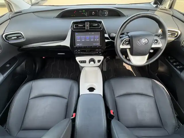 トヨタ プリウス A ツーリングセレクション 大分県 2017(平29)年 8.9万km ホワイトパールクリスタルシャイン ・ナビ(CD/DVD/BT/SD)/・バックカメラ/・フルセグテレビ/・プリクラッシュセーフティ/・ヘッドアップディスプレイ/・モデリスタ/・レーダークルーズコントロール/・オートハイビーム/・パーキングアシスト/・ETC/・ドライブレコーダー/・シートヒーター/・テレビキャンセラー/・スマートキー/・プッシュスタートボタン