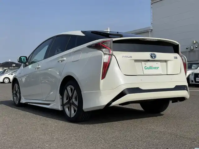 トヨタ プリウス A ツーリングセレクション 大分県 2017(平29)年 8.9万km ホワイトパールクリスタルシャイン ・ナビ(CD/DVD/BT/SD)/・バックカメラ/・フルセグテレビ/・プリクラッシュセーフティ/・ヘッドアップディスプレイ/・モデリスタ/・レーダークルーズコントロール/・オートハイビーム/・パーキングアシスト/・ETC/・ドライブレコーダー/・シートヒーター/・テレビキャンセラー/・スマートキー/・プッシュスタートボタン