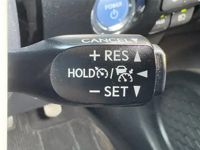 トヨタ プリウス A ツーリングセレクション 大分県 2017(平29)年 8.9万km ホワイトパールクリスタルシャイン ・ナビ(CD/DVD/BT/SD)/・バックカメラ/・フルセグテレビ/・プリクラッシュセーフティ/・ヘッドアップディスプレイ/・モデリスタ/・レーダークルーズコントロール/・オートハイビーム/・パーキングアシスト/・ETC/・ドライブレコーダー/・シートヒーター/・テレビキャンセラー/・スマートキー/・プッシュスタートボタン