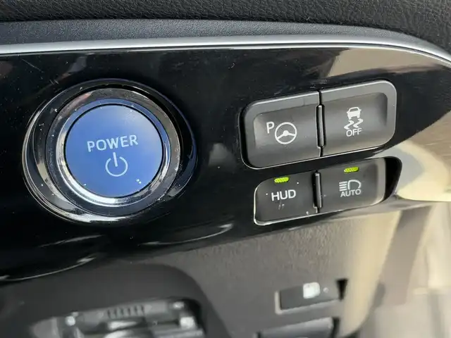 トヨタ プリウス A ツーリングセレクション 大分県 2017(平29)年 8.9万km ホワイトパールクリスタルシャイン ・ナビ(CD/DVD/BT/SD)/・バックカメラ/・フルセグテレビ/・プリクラッシュセーフティ/・ヘッドアップディスプレイ/・モデリスタ/・レーダークルーズコントロール/・オートハイビーム/・パーキングアシスト/・ETC/・ドライブレコーダー/・シートヒーター/・テレビキャンセラー/・スマートキー/・プッシュスタートボタン