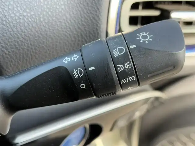 トヨタ プリウス A ツーリングセレクション 大分県 2017(平29)年 8.9万km ホワイトパールクリスタルシャイン ・ナビ(CD/DVD/BT/SD)/・バックカメラ/・フルセグテレビ/・プリクラッシュセーフティ/・ヘッドアップディスプレイ/・モデリスタ/・レーダークルーズコントロール/・オートハイビーム/・パーキングアシスト/・ETC/・ドライブレコーダー/・シートヒーター/・テレビキャンセラー/・スマートキー/・プッシュスタートボタン