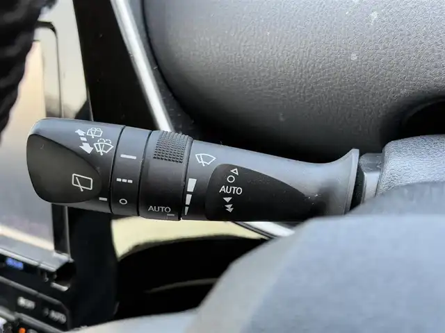 トヨタ プリウス A ツーリングセレクション 大分県 2017(平29)年 8.9万km ホワイトパールクリスタルシャイン ・ナビ(CD/DVD/BT/SD)/・バックカメラ/・フルセグテレビ/・プリクラッシュセーフティ/・ヘッドアップディスプレイ/・モデリスタ/・レーダークルーズコントロール/・オートハイビーム/・パーキングアシスト/・ETC/・ドライブレコーダー/・シートヒーター/・テレビキャンセラー/・スマートキー/・プッシュスタートボタン