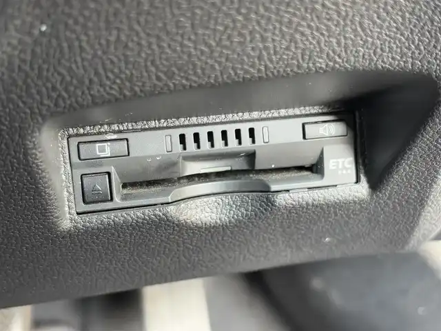 トヨタ プリウス A ツーリングセレクション 大分県 2017(平29)年 8.9万km ホワイトパールクリスタルシャイン ・ナビ(CD/DVD/BT/SD)/・バックカメラ/・フルセグテレビ/・プリクラッシュセーフティ/・ヘッドアップディスプレイ/・モデリスタ/・レーダークルーズコントロール/・オートハイビーム/・パーキングアシスト/・ETC/・ドライブレコーダー/・シートヒーター/・テレビキャンセラー/・スマートキー/・プッシュスタートボタン