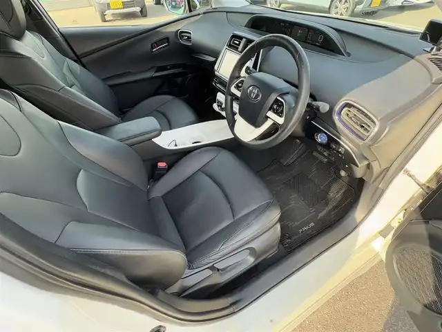 トヨタ プリウス A ツーリングセレクション 大分県 2017(平29)年 8.9万km ホワイトパールクリスタルシャイン ・ナビ(CD/DVD/BT/SD)/・バックカメラ/・フルセグテレビ/・プリクラッシュセーフティ/・ヘッドアップディスプレイ/・モデリスタ/・レーダークルーズコントロール/・オートハイビーム/・パーキングアシスト/・ETC/・ドライブレコーダー/・シートヒーター/・テレビキャンセラー/・スマートキー/・プッシュスタートボタン