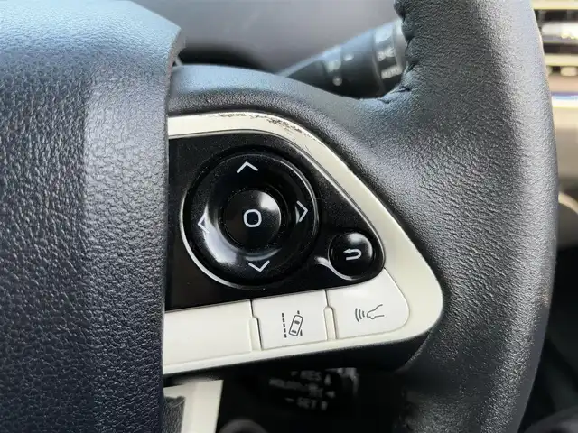 トヨタ プリウス A ツーリングセレクション 大分県 2017(平29)年 8.9万km ホワイトパールクリスタルシャイン ・ナビ(CD/DVD/BT/SD)/・バックカメラ/・フルセグテレビ/・プリクラッシュセーフティ/・ヘッドアップディスプレイ/・モデリスタ/・レーダークルーズコントロール/・オートハイビーム/・パーキングアシスト/・ETC/・ドライブレコーダー/・シートヒーター/・テレビキャンセラー/・スマートキー/・プッシュスタートボタン