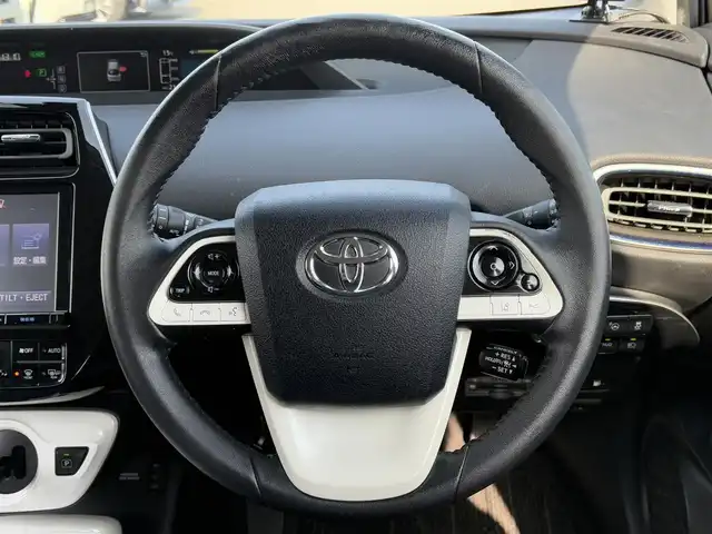 トヨタ プリウス A ツーリングセレクション 大分県 2017(平29)年 8.9万km ホワイトパールクリスタルシャイン ・ナビ(CD/DVD/BT/SD)/・バックカメラ/・フルセグテレビ/・プリクラッシュセーフティ/・ヘッドアップディスプレイ/・モデリスタ/・レーダークルーズコントロール/・オートハイビーム/・パーキングアシスト/・ETC/・ドライブレコーダー/・シートヒーター/・テレビキャンセラー/・スマートキー/・プッシュスタートボタン