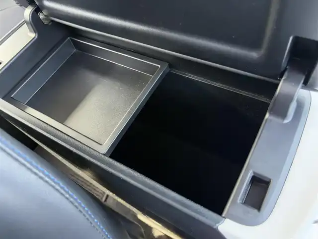 トヨタ プリウス A ツーリングセレクション 大分県 2017(平29)年 8.9万km ホワイトパールクリスタルシャイン ・ナビ(CD/DVD/BT/SD)/・バックカメラ/・フルセグテレビ/・プリクラッシュセーフティ/・ヘッドアップディスプレイ/・モデリスタ/・レーダークルーズコントロール/・オートハイビーム/・パーキングアシスト/・ETC/・ドライブレコーダー/・シートヒーター/・テレビキャンセラー/・スマートキー/・プッシュスタートボタン