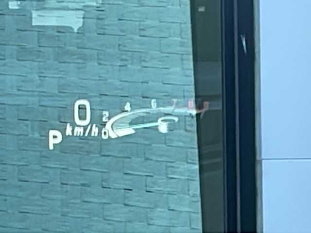 スズキ スペーシア カスタム HYBRID XS 香川県 2019(平31)年 5.6万km ピュアホワイトP スズキセーフティサポート/・デュアルセンサーブレーキサポートII (DSBS) /・誤発進抑制機能/・車線逸脱警報/抑制機能/・ふらつき警報機能/・ヘッドアップディスプレイ（HUD）/・後退時ブレーキサポート/・360°ビューモニター/コーナーセンサー/純正８型メモリナビ（CN-RZ843）/・Bluetooth接続/・AM/FM/・CD/DVD/・フルセグTV/両側電動スライドドア/純正15インチアルミホイール/LEDヘッドライト/運転席ヒートシーター/ハーフレザーシート/ロールサンシェード/パーソナルテーブル/USBポート/プッシュスタート/スマートキー