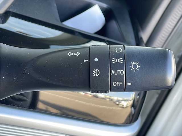 スズキ スペーシア カスタム HYBRID XS 香川県 2019(平31)年 5.6万km ピュアホワイトP スズキセーフティサポート/・デュアルセンサーブレーキサポートII (DSBS) /・誤発進抑制機能/・車線逸脱警報/抑制機能/・ふらつき警報機能/・ヘッドアップディスプレイ（HUD）/・後退時ブレーキサポート/・360°ビューモニター/コーナーセンサー/純正８型メモリナビ（CN-RZ843）/・Bluetooth接続/・AM/FM/・CD/DVD/・フルセグTV/両側電動スライドドア/純正15インチアルミホイール/LEDヘッドライト/運転席ヒートシーター/ハーフレザーシート/ロールサンシェード/パーソナルテーブル/USBポート/プッシュスタート/スマートキー