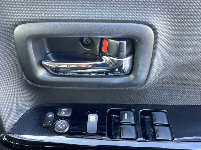 スズキ スペーシア カスタム HYBRID XS 香川県 2019(平31)年 5.6万km ピュアホワイトP スズキセーフティサポート/・デュアルセンサーブレーキサポートII (DSBS) /・誤発進抑制機能/・車線逸脱警報/抑制機能/・ふらつき警報機能/・ヘッドアップディスプレイ（HUD）/・後退時ブレーキサポート/・360°ビューモニター/コーナーセンサー/純正８型メモリナビ（CN-RZ843）/・Bluetooth接続/・AM/FM/・CD/DVD/・フルセグTV/両側電動スライドドア/純正15インチアルミホイール/LEDヘッドライト/運転席ヒートシーター/ハーフレザーシート/ロールサンシェード/パーソナルテーブル/USBポート/プッシュスタート/スマートキー