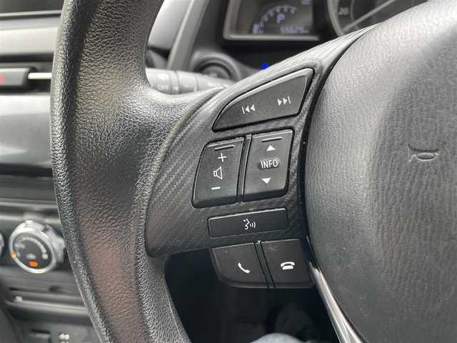 マツダ デミオ 13S 石川県 2016(平28)年 5.6万km スノーフレイクホワイトパールマイカ ワンオーナー/禁煙車/ガソリンモデル/レーダーブレーキ/レーンキープ/純正ナビゲーション/CD/DVD/Bluetooth/フルセグTV/LEDヘッドライト/シートヒーター/アイドリングストップ/オーディオ連動ステアリングスイッチ/オートエアコン/スリップコントロール/サイドエアバッグ/スマートキー/プッシュスタート/フロアマット/ドアバイザー/ドライブレコーダー/ETC/新車保証書/取扱説明書