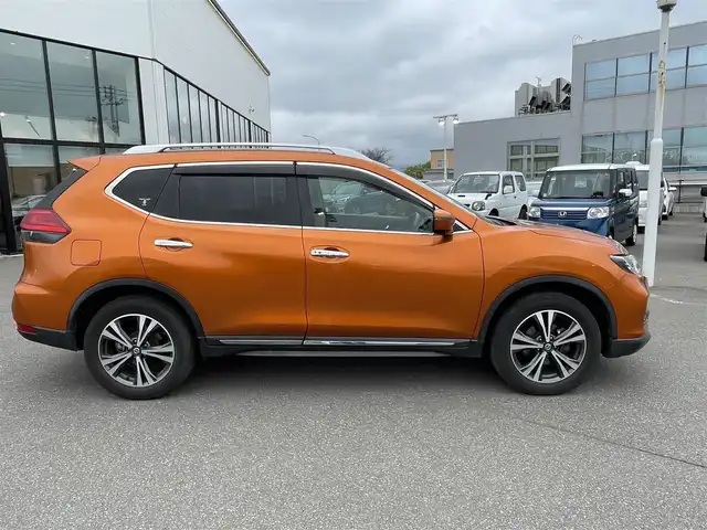 日産 エクストレイル 20X 青森県 2018(平30)年 7万km プレミアムコロナオレンジ ・４WD/・純正9インチSDナビ/・フルセグ/CD/DVD/AM/FM/・Bluetooth/・全方位カメラ/・コーナーセンサー/・盗難防止装置/・横滑り防止装置/・オートライト/・LEDライト/・フォグランプ/・フリップダウンモニター/・純正18インチアルミホイール/・純正フロアマット/・ダブルエアバック/・ドライブレコーダー/・ETC/・ダブルエアバック/・スペアキー/・取扱説明書