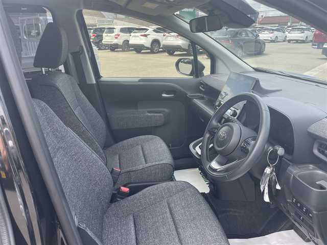 トヨタ シエンタ ハイブリッド Z 山形県 2023(令5)年 2.5万km ブラック ４ＷＤ/衝突被害軽減/純正メモリナビ/　　【ＣＤ　ＤＶＤ　ＢＴ　フルセグ　USB】/全周囲カメラ/両側パワースライドドア/アダプティブクルーズコントロール/LEDオートライト/オートハイビーム/純正15インチアルミホイール/コーナーセンサー/レーンキープアシスト/横滑り防止装置/盗難防止装置/純正フロアマット/アイドリングストップ/電動格納ミラー/スマートキー/スペアキー/ETCメモリナビ