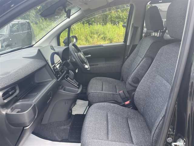 トヨタ シエンタ ハイブリッド Z 山形県 2023(令5)年 2.5万km ブラック ４ＷＤ/衝突被害軽減/純正メモリナビ/　　【ＣＤ　ＤＶＤ　ＢＴ　フルセグ　USB】/全周囲カメラ/両側パワースライドドア/アダプティブクルーズコントロール/LEDオートライト/オートハイビーム/純正15インチアルミホイール/コーナーセンサー/レーンキープアシスト/横滑り防止装置/盗難防止装置/純正フロアマット/アイドリングストップ/電動格納ミラー/スマートキー/スペアキー/ETCメモリナビ